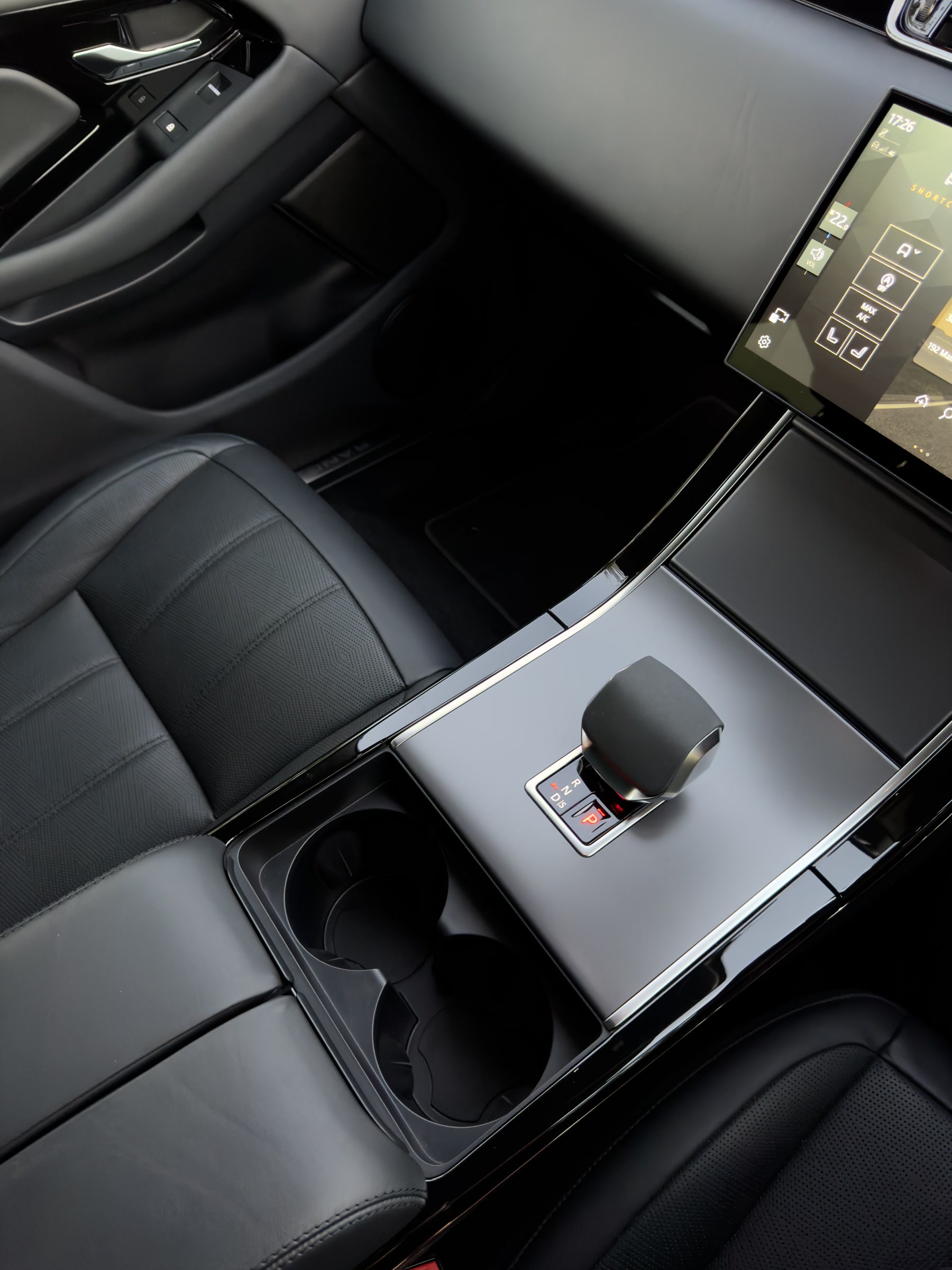 Range Rover · leather, gloss console and switchgear