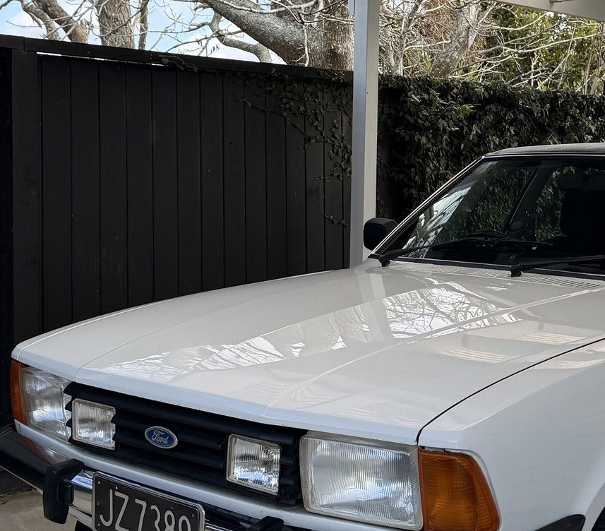 Ford Cortina · grille, hood and headlight